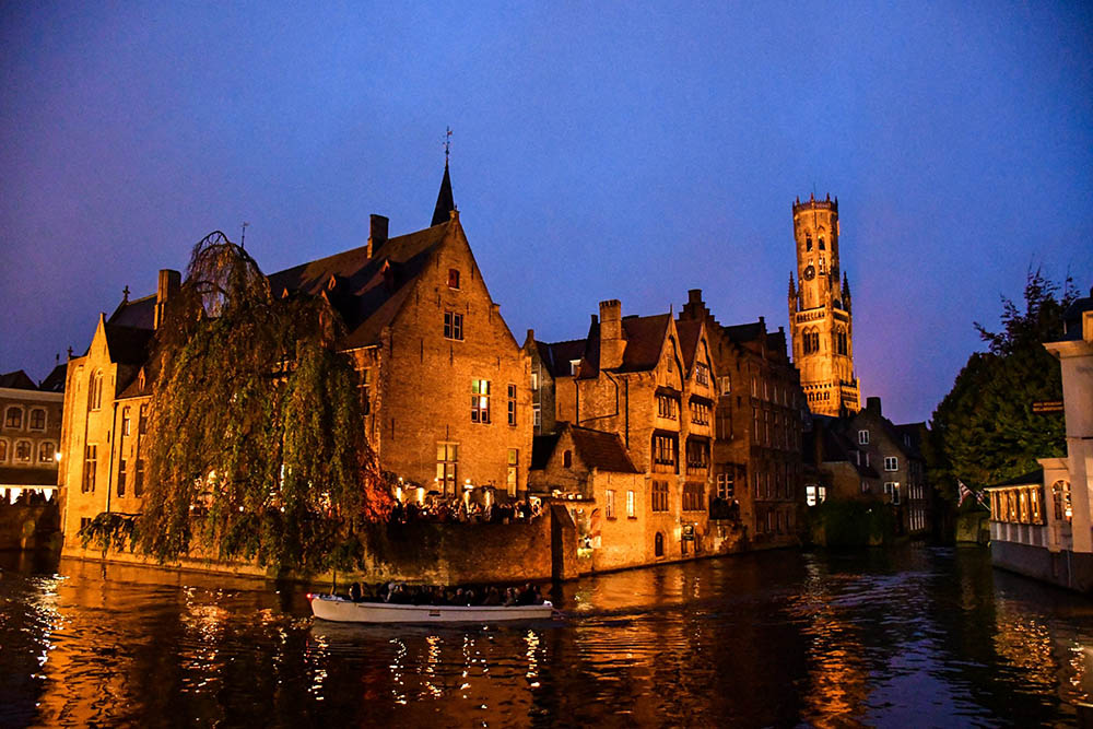 Bruges: lo scorcio romantico del Molo del Rosario