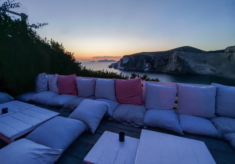 Apertivo-terrazze-hotel-chiaia-di-luna-ponza